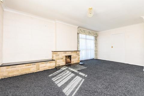 Ashleigh Close, Meopham, Gravesend, Kent 3 bed detached bungalow for sale