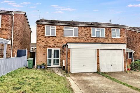 Heather Close, Eastbourne 3 bed semi