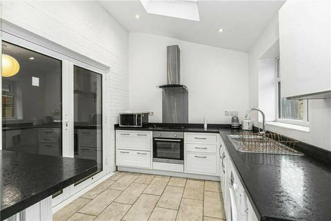 Cherrywood Avenue, Englefield Green TW20 6 bed semi