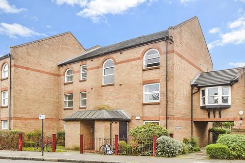 Victoria Park Road, Hackney 2 bed flat for sale