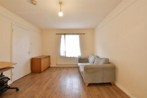 Bexley Gardens, Chadwell Heath... 2 bed ground floor flat for sale