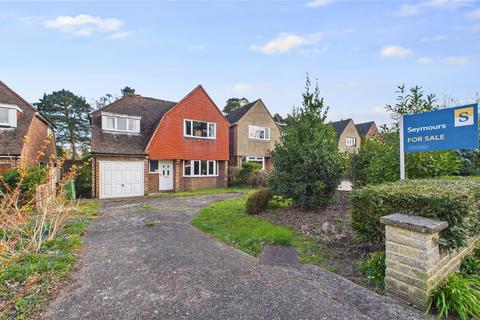 MacDonald Road, Surrey GU18 3 bed detached house for sale