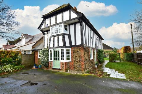 Gregory Road, Hedgerley SL2 3 bed detached house for sale