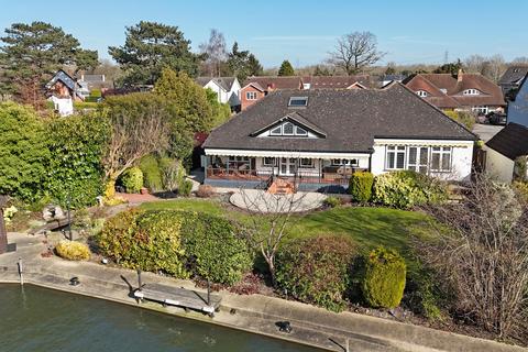 Riverside Avenue, Broxbourne EN10 4 bed detached house for sale