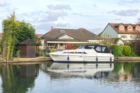 Riverside Avenue, Broxbourne EN10 4 bed detached house for sale