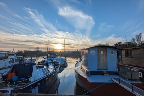 Mystery Quay, Dock Lane, IP12 1PE 2 bed houseboat for sale