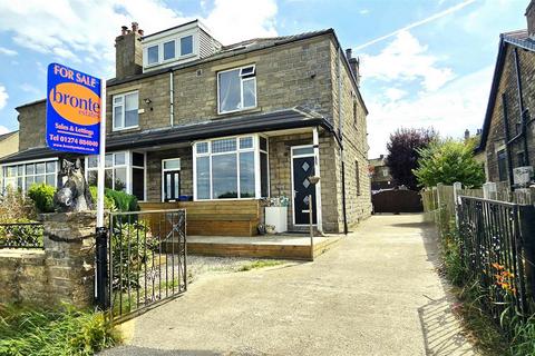 Middle Lane, Bradford BD14 3 bed townhouse for sale