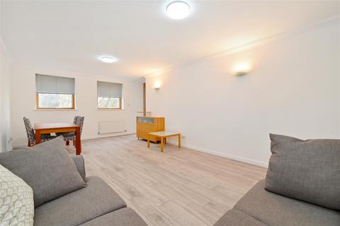 Perry Court, Isle of Dogs, E14 2 bed apartment for sale