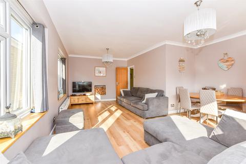 Coast Drive, Greatstone, Kent 5 bed chalet for sale