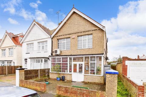 Cliffe Avenue, Westbrook, Margate, Kent 2 bed apartment for sale
