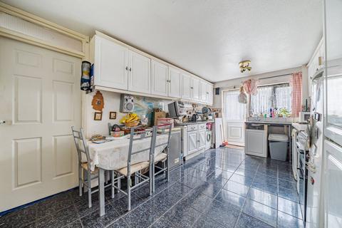 Birch Close, Canning Town, London, E16 3 bed maisonette for sale
