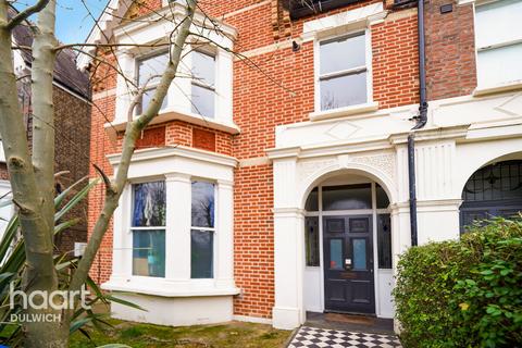 Colyton Road, London 3 bed flat for sale