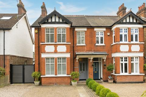 Station Road, Esher, Surrey, KT10 4 bed semi