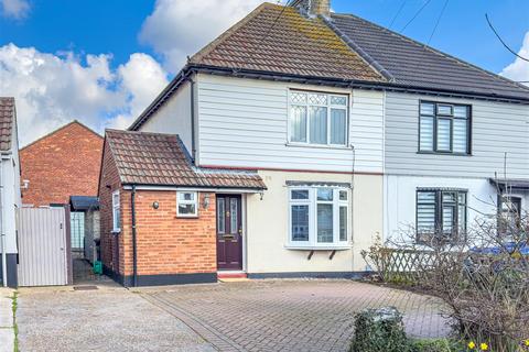 Hambro Hill, Rayleigh SS6 3 bed semi