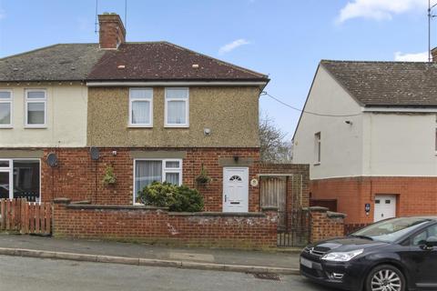 Allen Road, Irthlingborough 3 bed semi