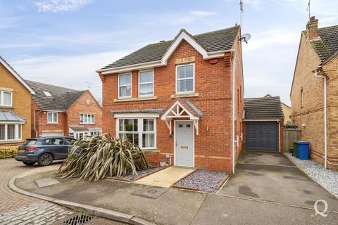 Lorimar Court, Sittingbourne, Kent, ME10 4 bed detached house for sale