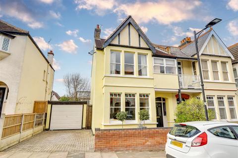 Torquay Drive, Leigh