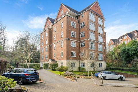 Wray Common Road, Reigate RH2 2 bed ground floor flat for sale