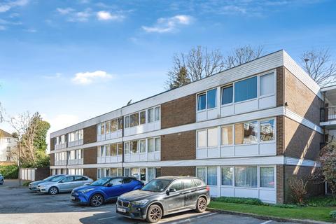 Ravenswood Court, Woking, Surrey 2 bed apartment for sale