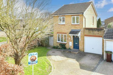 Knaves Acre, Headcorn, Kent 3 bed detached house for sale