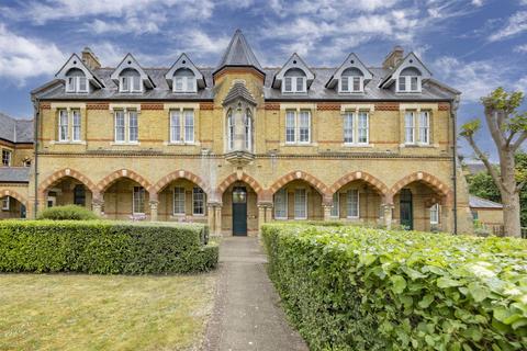 Keele Close, Watford WD24 3 bed flat for sale