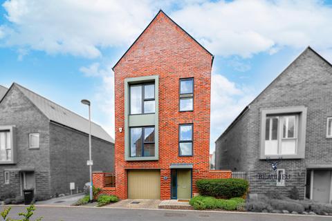 Beaulieu Park CM1 3 bed detached house for sale