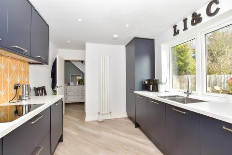 Rosemary Avenue, Broadstairs, Kent 4 bed chalet for sale