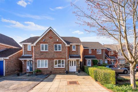 Galen Close, Epsom 2 bed semi