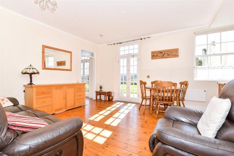 Barham Mews, Teston, Maidstone, Kent 2 bed ground floor flat for sale
