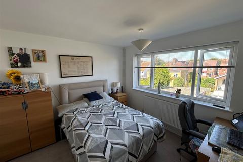 Masons Rise, Broadstairs, Kent 2 bed maisonette for sale