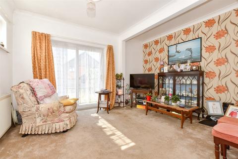 Rostrevor Court, Sandown PO36 2 bed ground floor flat for sale