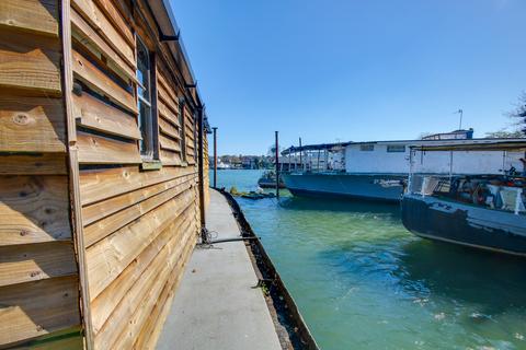 AUCTION SALE! HOUSEBOAT ON THE RIVER... 4 bed houseboat for sale