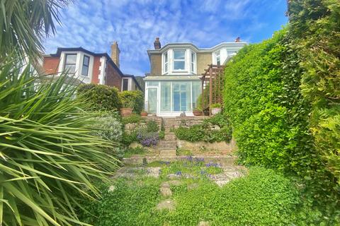 Altofts Gardens, Ventnor PO38 4 bed semi