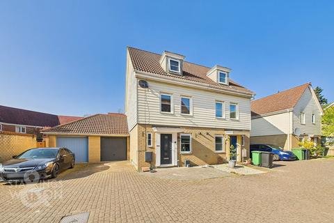 Silvo Road, Queens Hill, Norwich 3 bed townhouse for sale