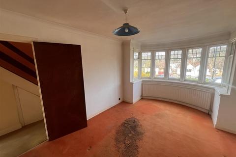 Oaks Road, Kenley, Surrey 3 bed semi