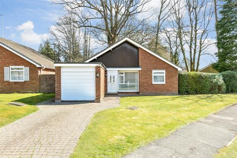 Knowle Close, Copthorne RH10 3 bed detached bungalow for sale