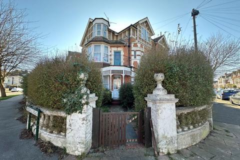 Flat 1, 2 Woodville Road... 3 bed ground floor maisonette for sale