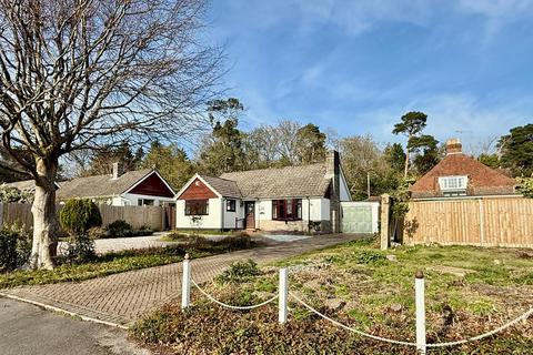Strode Gardens, St Ives, BH24 2 bed bungalow for sale