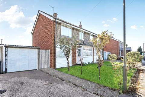 Farm Close, Chertsey KT16 3 bed semi