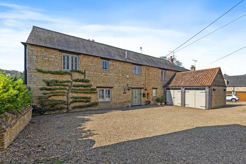 Mill Lane, Kettering NN14 5 bed village house for sale