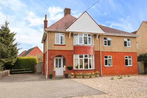 Lickhill Road, Calne SN11 5 bed detached house for sale