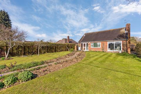 Oving Road, Whitchurch, Buckinghamshire 3 bed detached bungalow for sale
