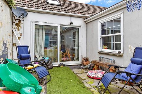 Becket Road, Worthing, West Sussex 3 bed ground floor flat for sale