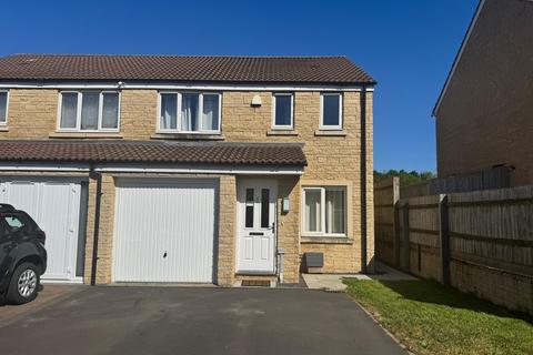 Daisy Close, Frome, BA11 3 bed semi