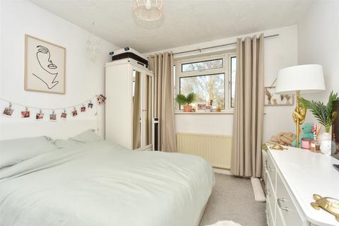Vale Drive, Chatham ME5 2 bed maisonette for sale