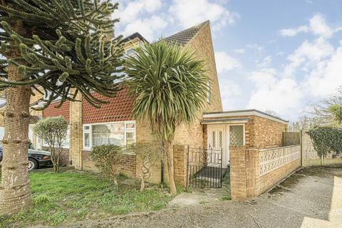 Chaplin Crescent, Sunbury