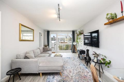 Lyndhurst court, Lyndhurst Road... 2 bed apartment for sale