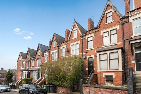Roundhay View, Leeds, LS8 3 bed terraced house for sale