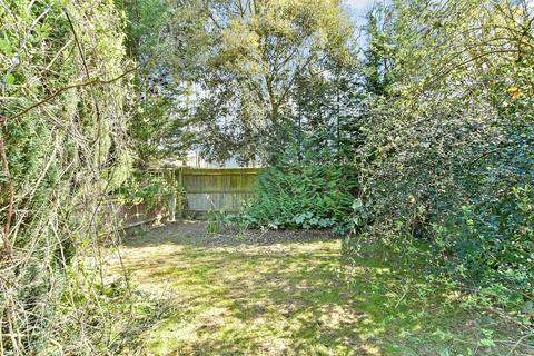 Beaumont Davey Close, Faversham, Kent 3 bed detached house for sale