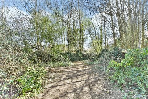 Beaumont Davey Close, Faversham, Kent 3 bed detached house for sale